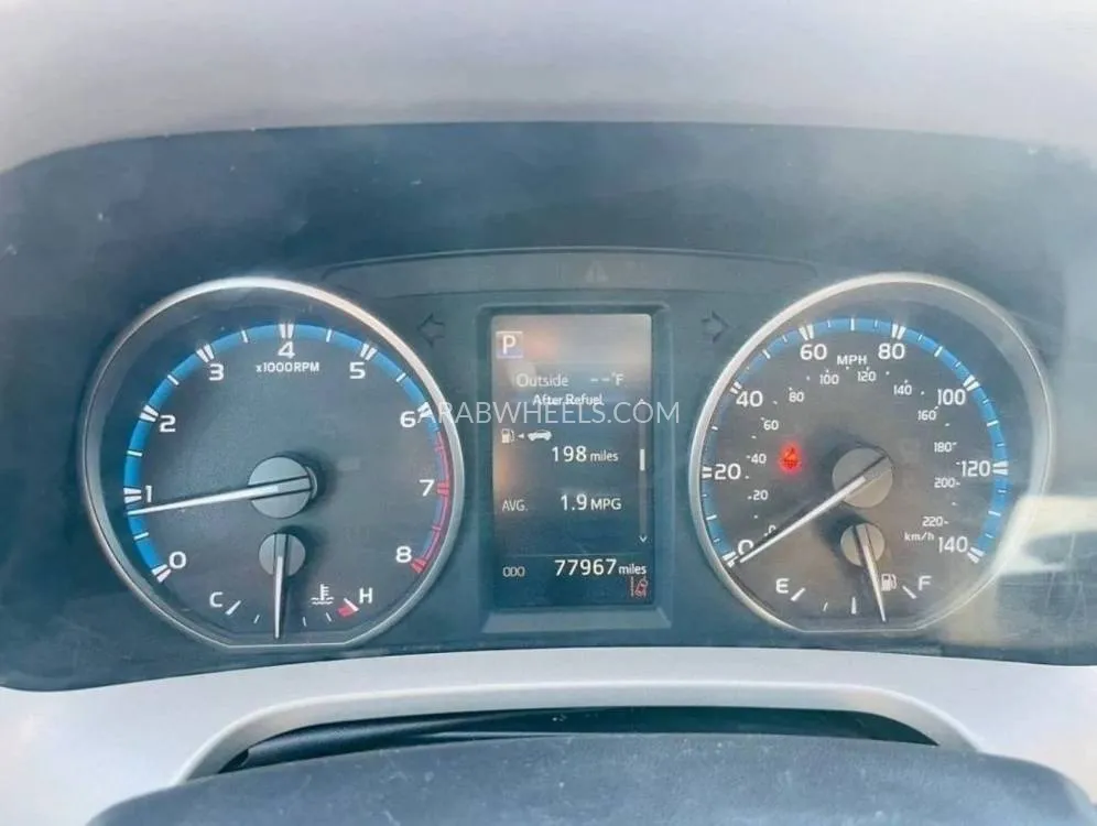 Toyota Rav4 2018 for Sale in Sharjah Image-9