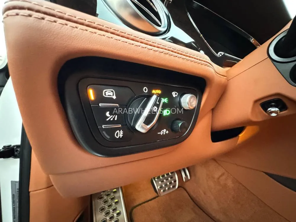 Bentley Bentayga 2018 for Sale in Dubai Image-8