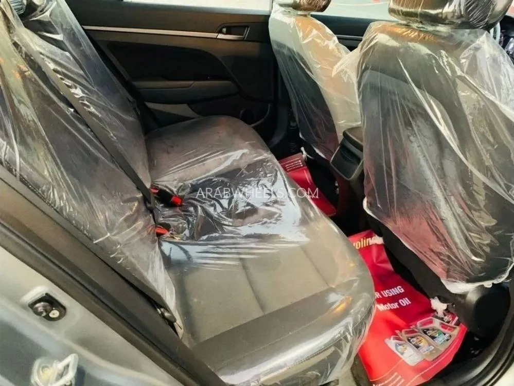 Hyundai Elantra 2018 for Sale in Sharjah Image-14