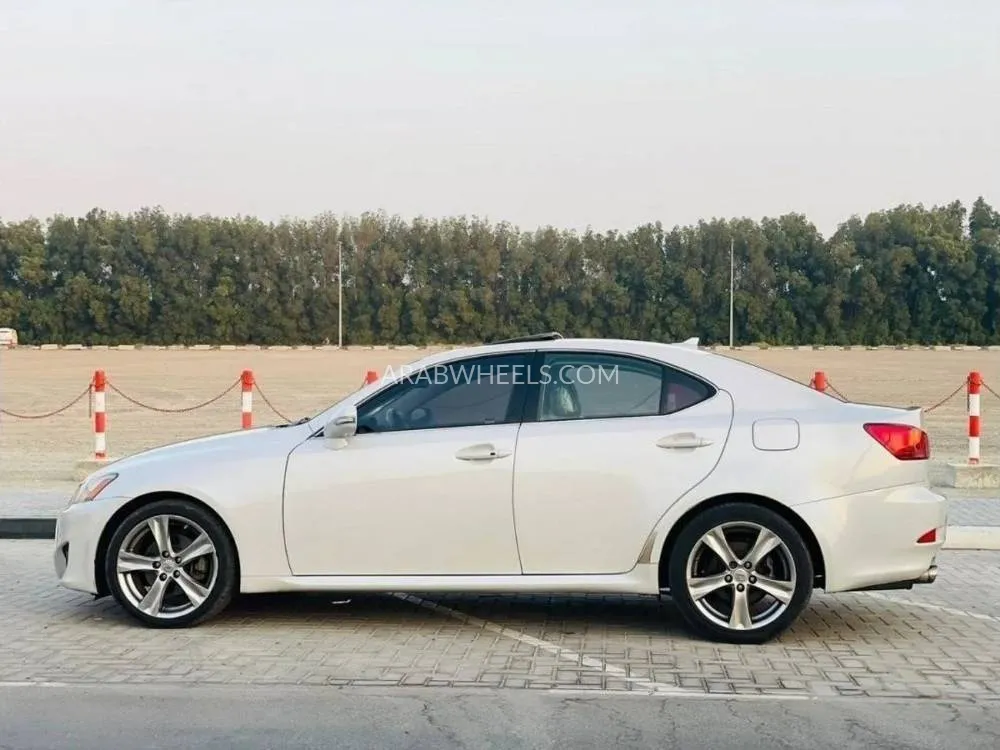 Lexus IS 2011 for Sale in Sharjah Image-5