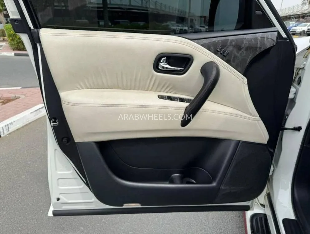Nissan Patrol 2019 for Sale in Dubai Image-4