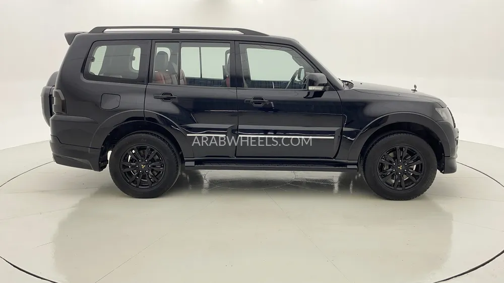 Mitsubishi Pajero 2020 for Sale in Dubai Image-2