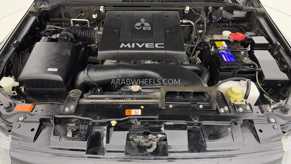 Mitsubishi Pajero 2020 for Sale in Dubai Image-9