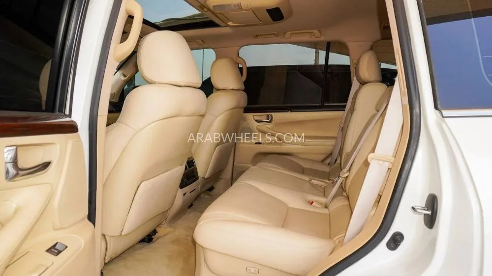 لكزس LX 2010 for Sale in الشارقة Image-14