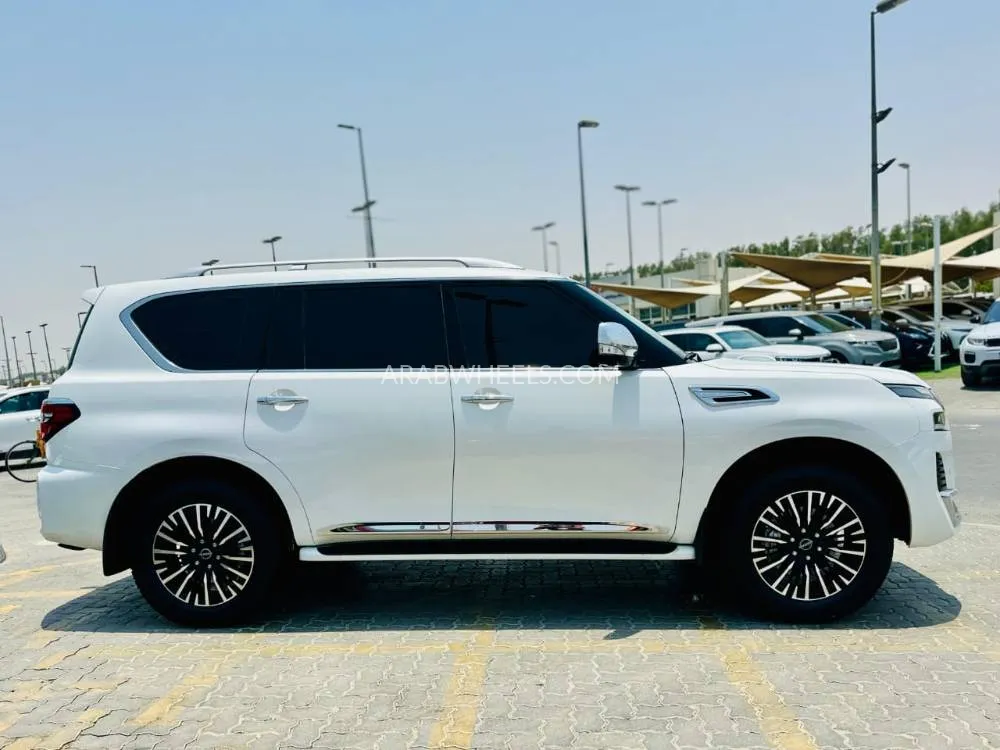 Nissan Patrol 2024 for Sale in Sharjah Image-4