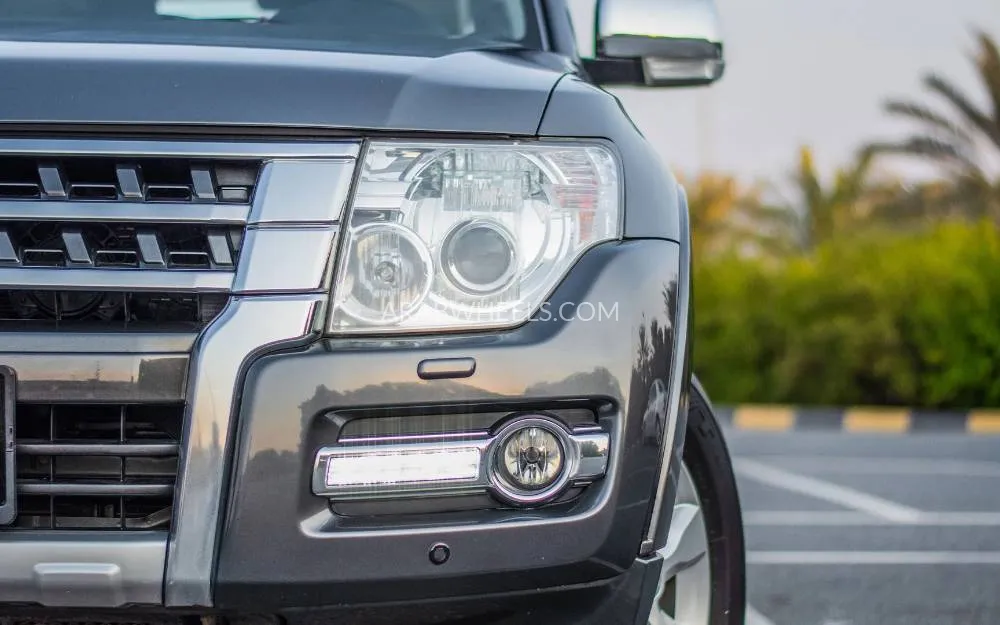 Mitsubishi Pajero 2015 for Sale in Sharjah Image-2