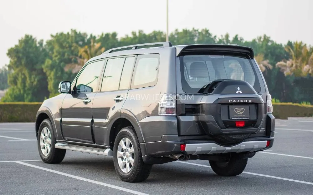 Mitsubishi Pajero 2015 for Sale in Sharjah Image-13