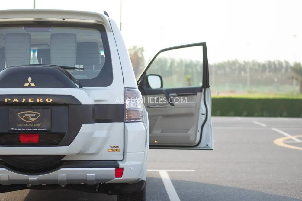 Mitsubishi Pajero 2019 for Sale in Sharjah Image-19