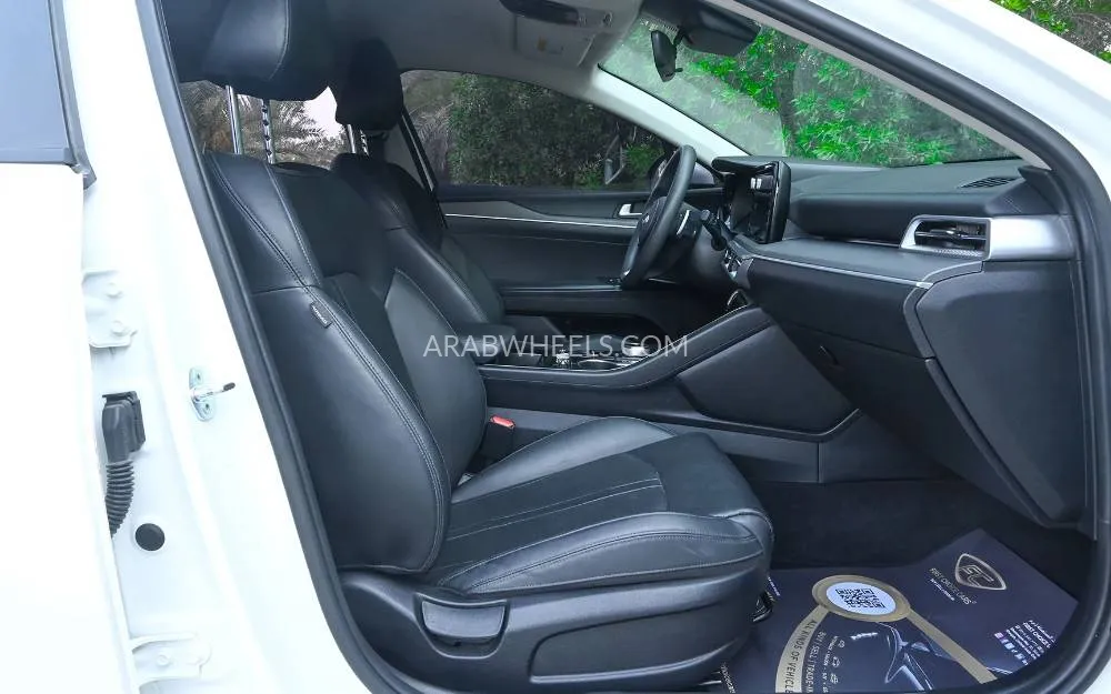 Kia K5 2020 for Sale in Sharjah Image-15
