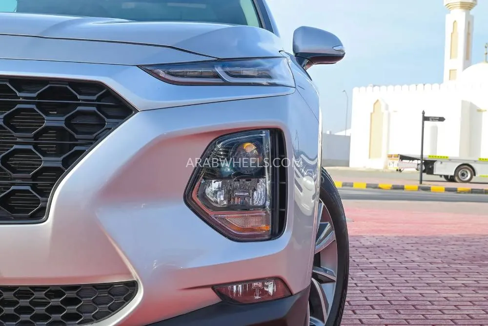Hyundai Santa Fe 2020 for Sale in Sharjah Image-3