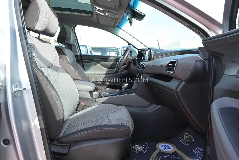 Hyundai Santa Fe 2020 for Sale in Sharjah Image-13