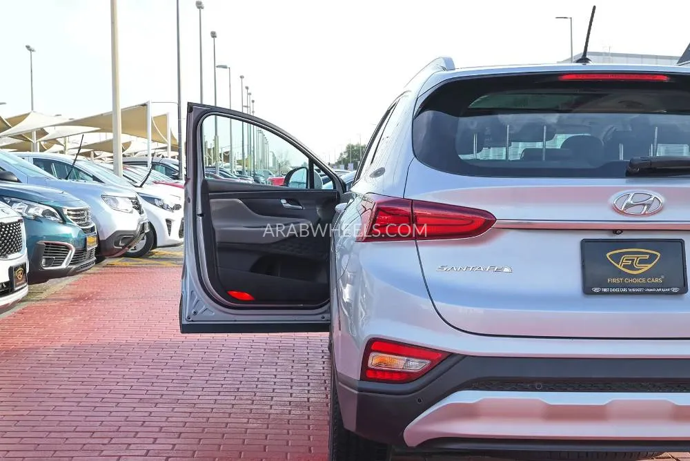 Hyundai Santa Fe 2020 for Sale in Sharjah Image-18