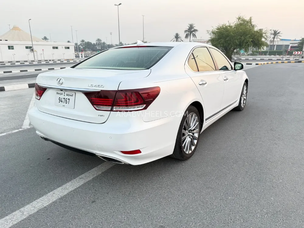 لكزس LS 2017 for Sale in الشارقة Image-5