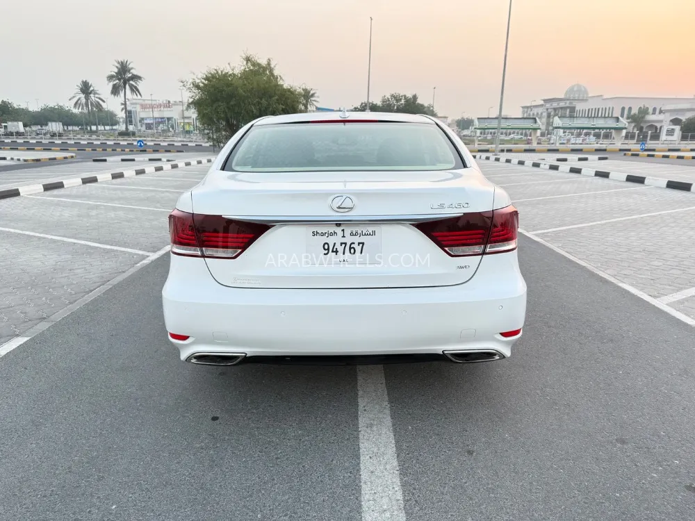 لكزس LS 2017 for Sale in الشارقة Image-6