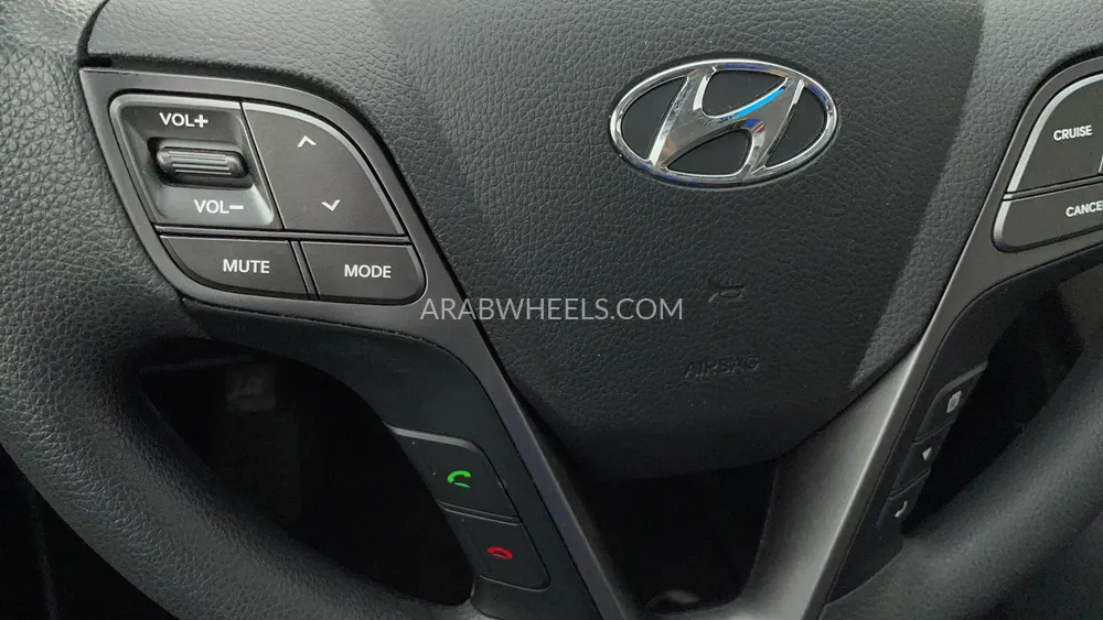 Hyundai Santa Fe 2018 for Sale in Dubai Image-37