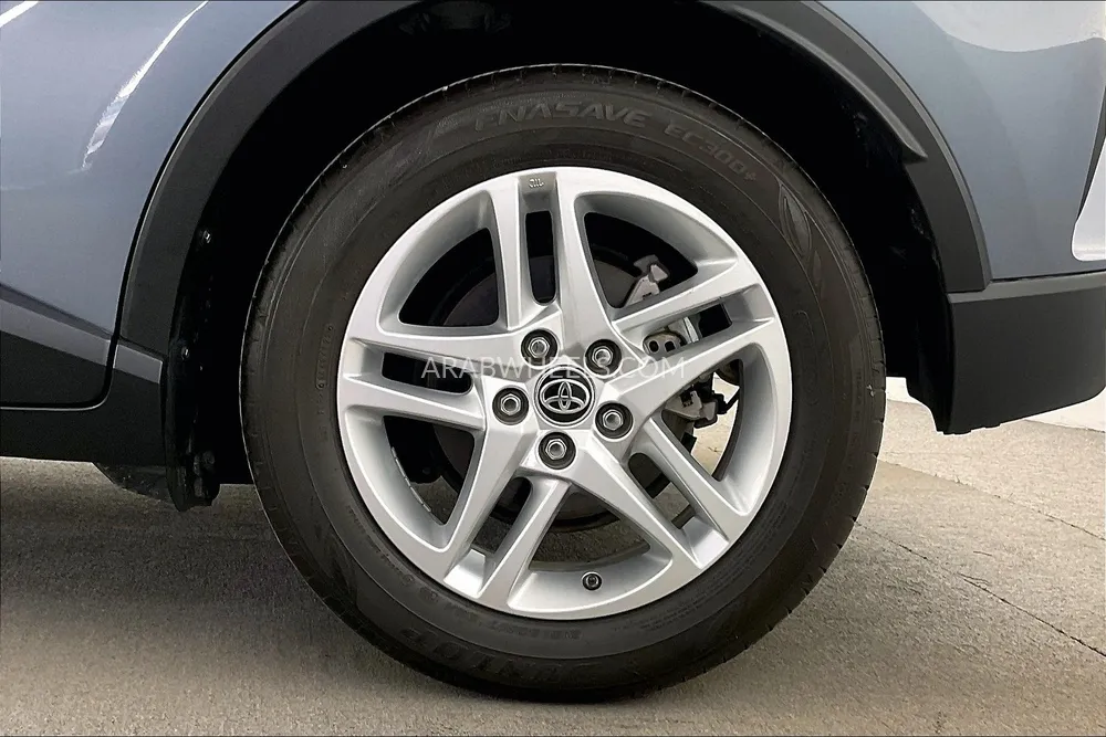 Toyota C-HR 2023 for Sale in Dubai Image-10