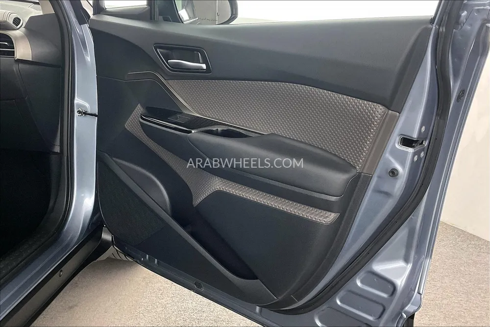 Toyota C-HR 2023 for Sale in Dubai Image-25