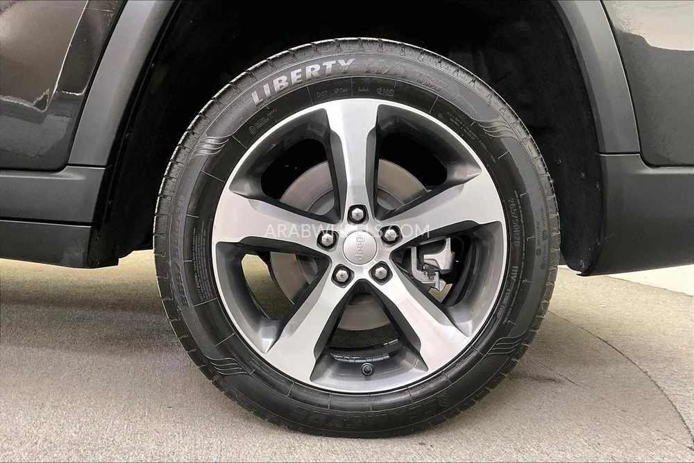 جيب جراند شيروكي إل 2023 for Sale in الشارقة Image-9