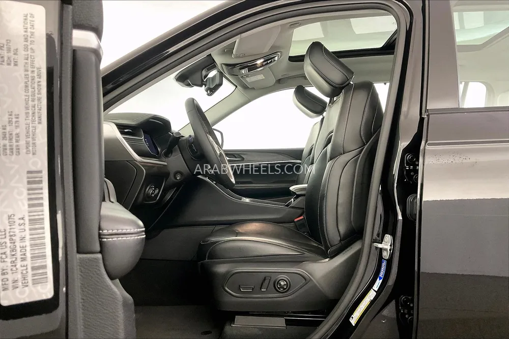 جيب جراند شيروكي إل 2023 for Sale in الشارقة Image-24