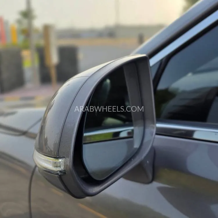 Genesis G90 2018 for Sale in Sharjah Image-7