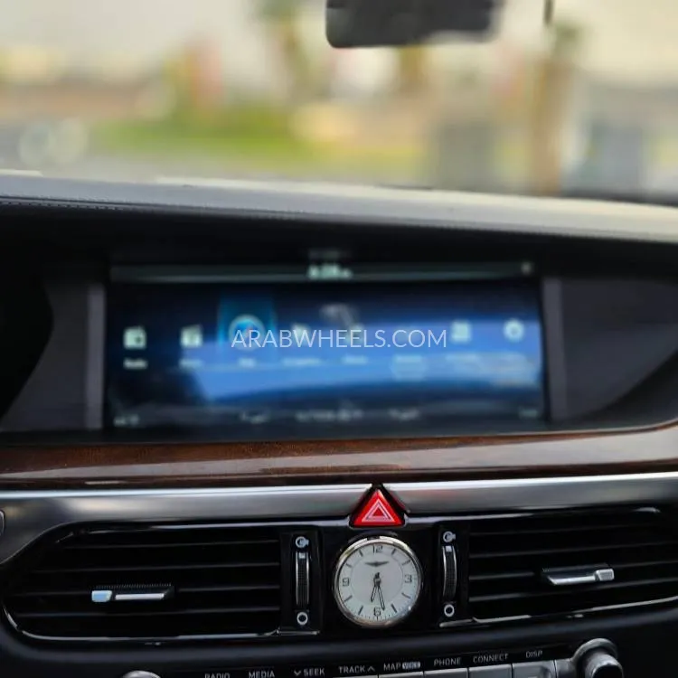 Genesis G90 2018 for Sale in Sharjah Image-11