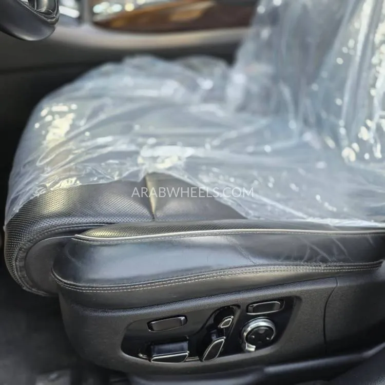 Genesis G90 2018 for Sale in Sharjah Image-18