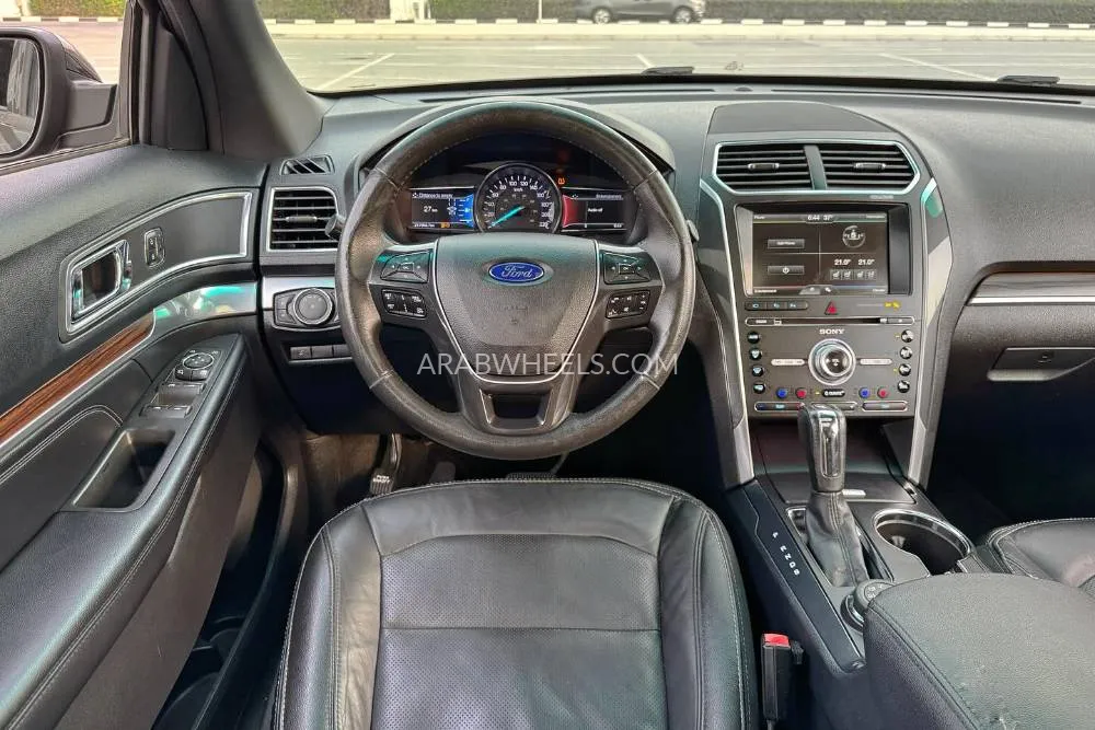 Ford Explorer 2016 for Sale in Dubai Image-7