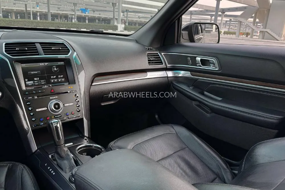 Ford Explorer 2016 for Sale in Dubai Image-10