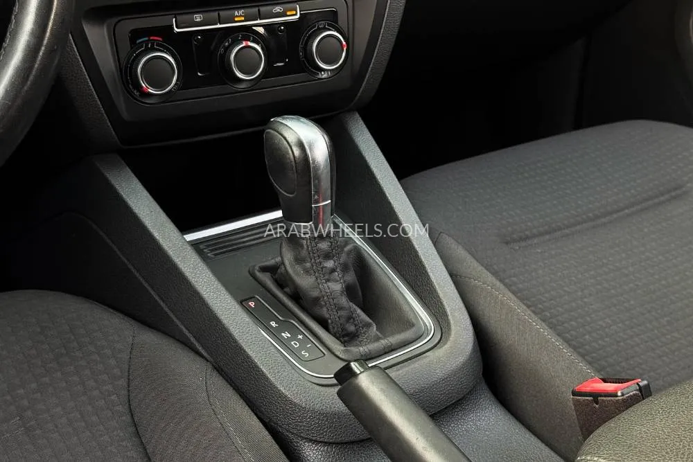 Volkswagen Jetta 2017 for Sale in Dubai Image-7