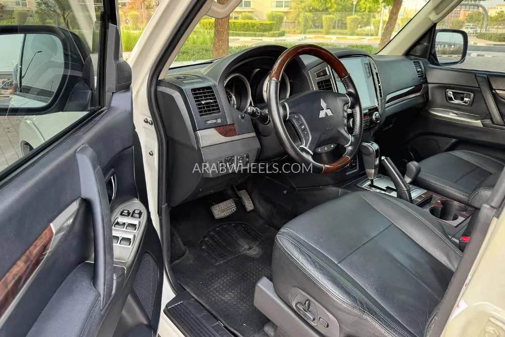 Mitsubishi Pajero 2020 for Sale in Dubai Image-4