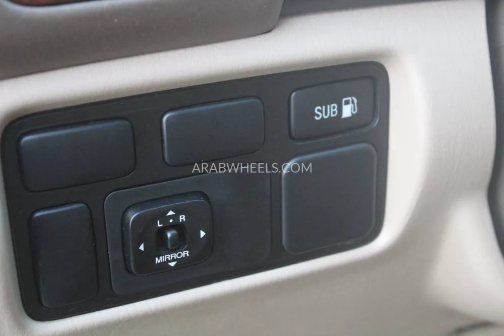 Toyota Land Cruiser 2000 for Sale in Dubai Image-11