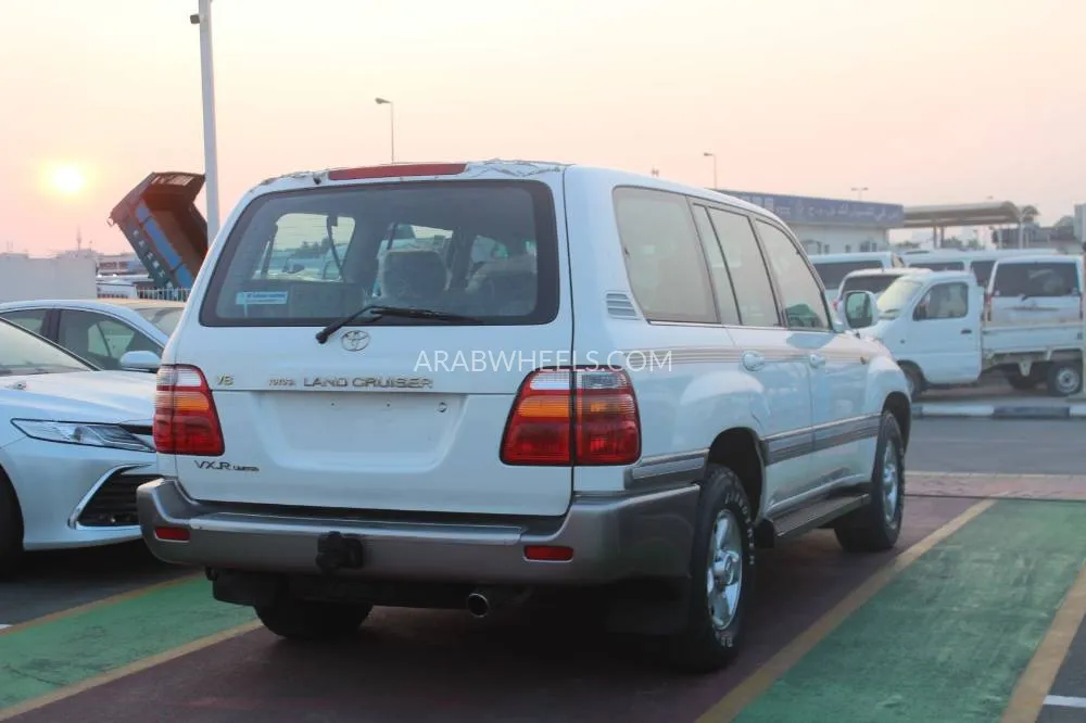 Toyota Land Cruiser 2000 for Sale in Dubai Image-19