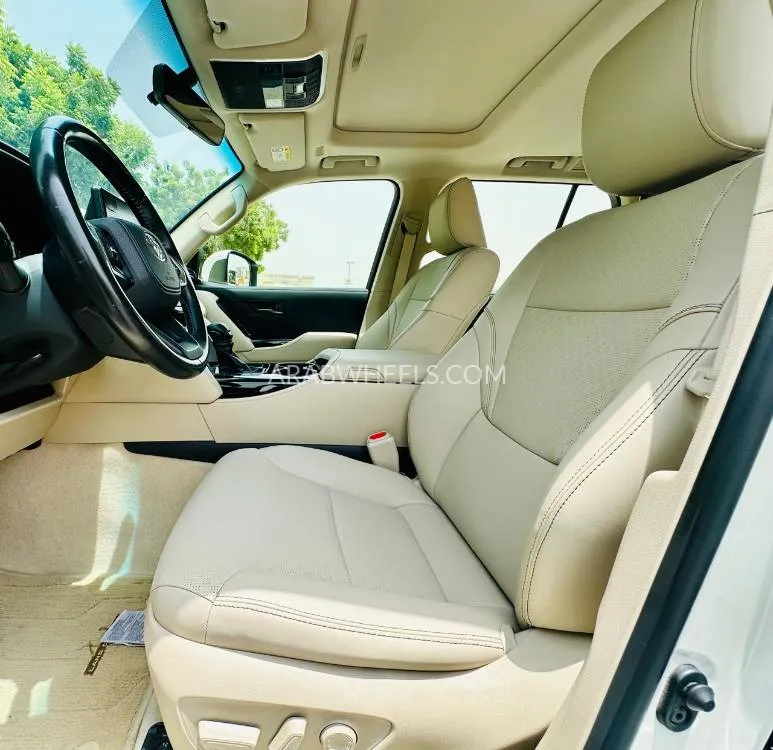 Toyota Land Cruiser 2022 for Sale in Dubai Image-8