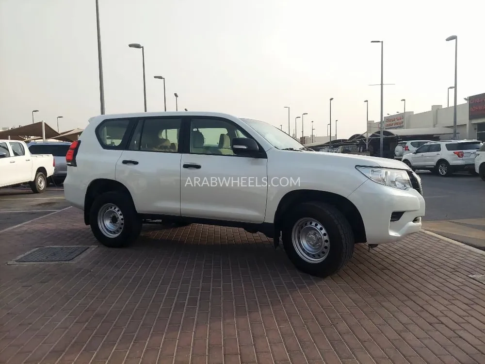 تويوتا لاند كروزر برادو 2018 for Sale in الشارقة Image-3