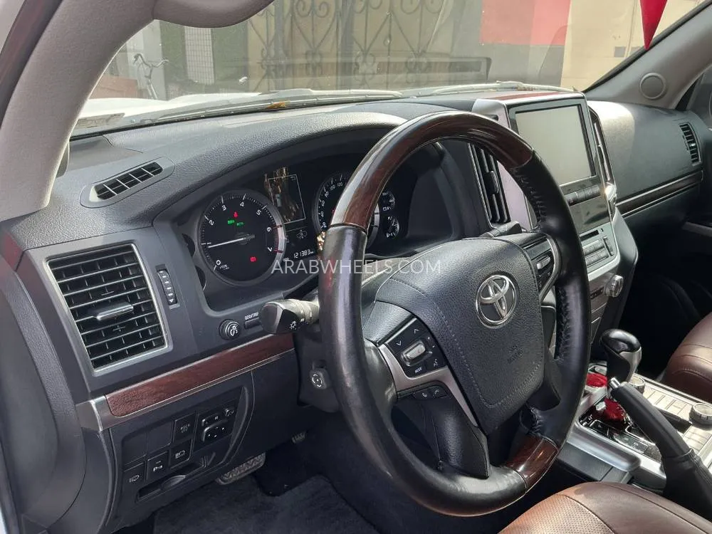 Toyota Land Cruiser 2017 for Sale in Sharjah Image-4