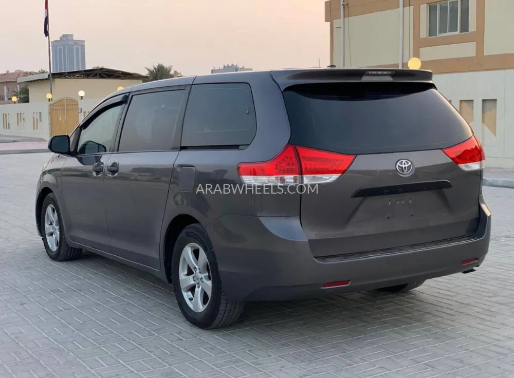 تويوتا سيينا 2013 for Sale in رأس الخيمة Image-10