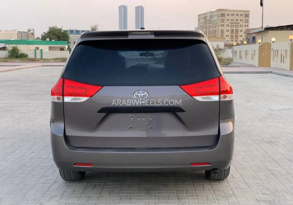 تويوتا سيينا 2013 for Sale in رأس الخيمة Image-11