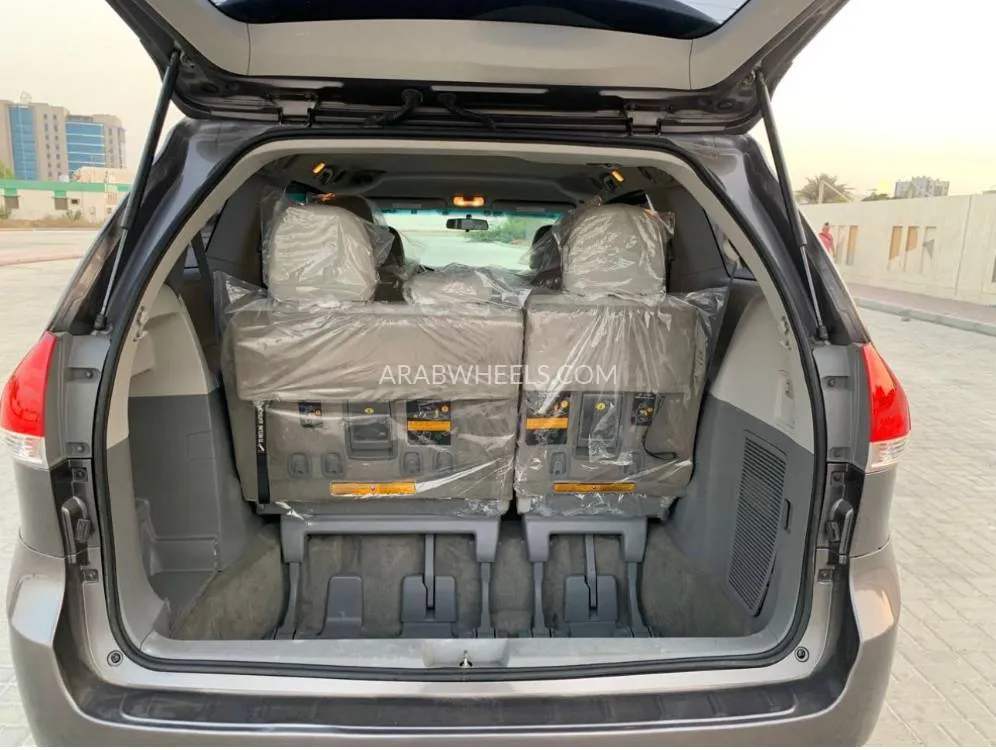 تويوتا سيينا 2013 for Sale in رأس الخيمة Image-12