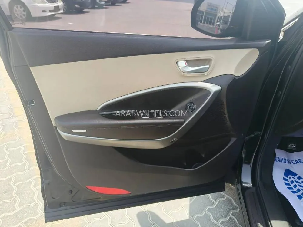 Hyundai Santa Fe 2016 for Sale in Sharjah Image-7