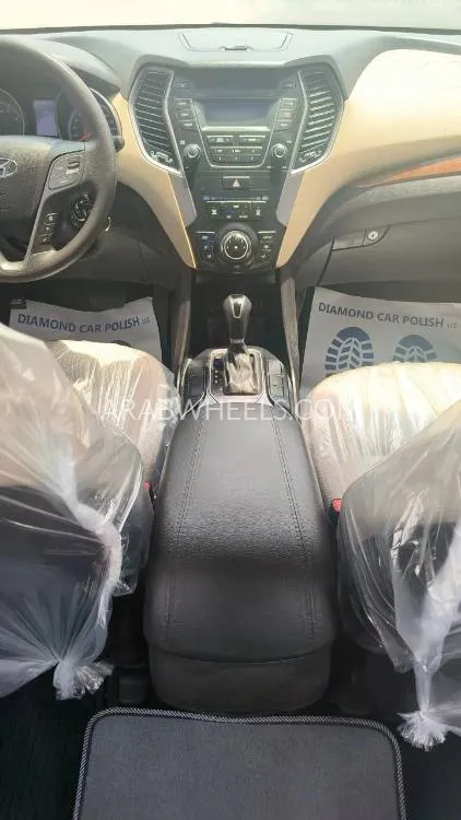 Hyundai Santa Fe 2016 for Sale in Sharjah Image-11