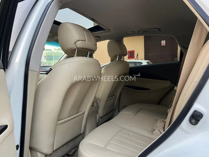 Infiniti QX50 2015 for Sale in Dubai Image-9