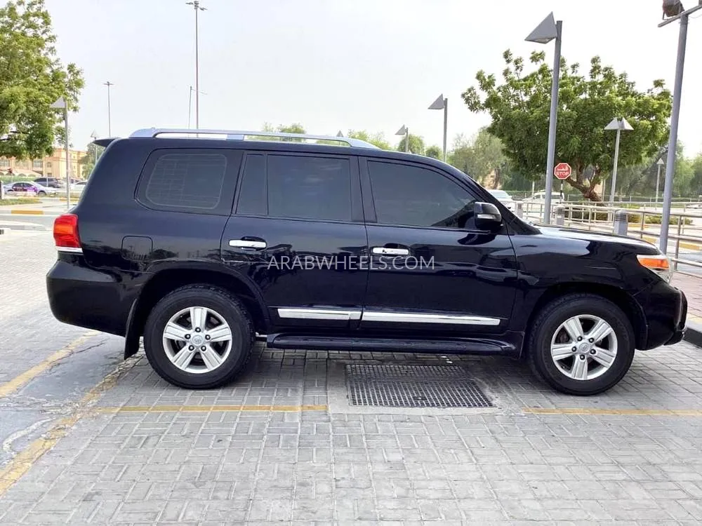Toyota Land Cruiser 2015 for Sale in Dubai Image-2