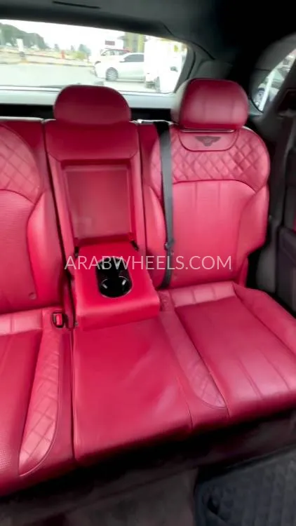 بينتلي بينتايجا 2018 for Sale in الشارقة Image-19