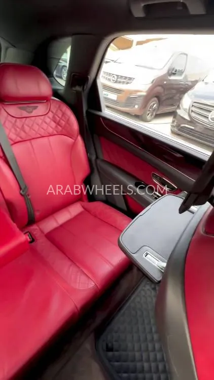 بينتلي بينتايجا 2018 for Sale in الشارقة Image-20