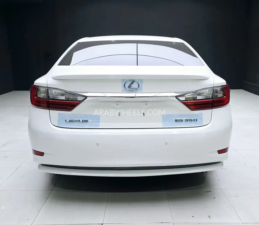 Lexus ES 2017 for Sale in Ajman Image-2