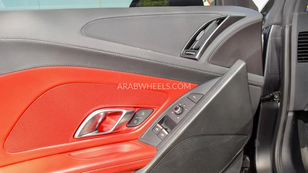 Audi R8 2018 for Sale in Dubai Image-5