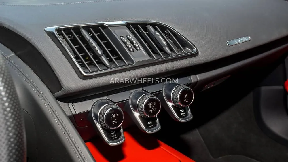 Audi R8 2018 for Sale in Dubai Image-9