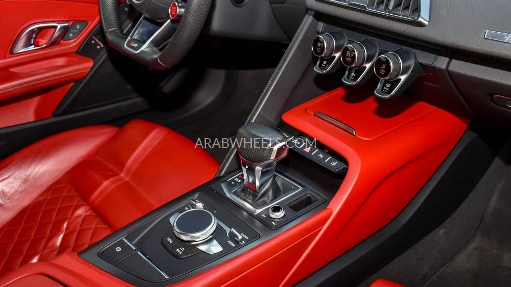 Audi R8 2018 for Sale in Dubai Image-12