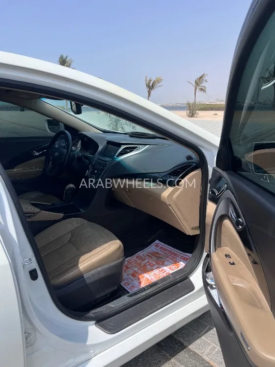 Hyundai Azera 2015 for Sale in Ajman Image-3