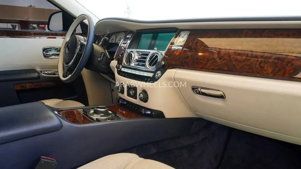 Rolls Royce Ghost 2016 for Sale in Sharjah Image-14